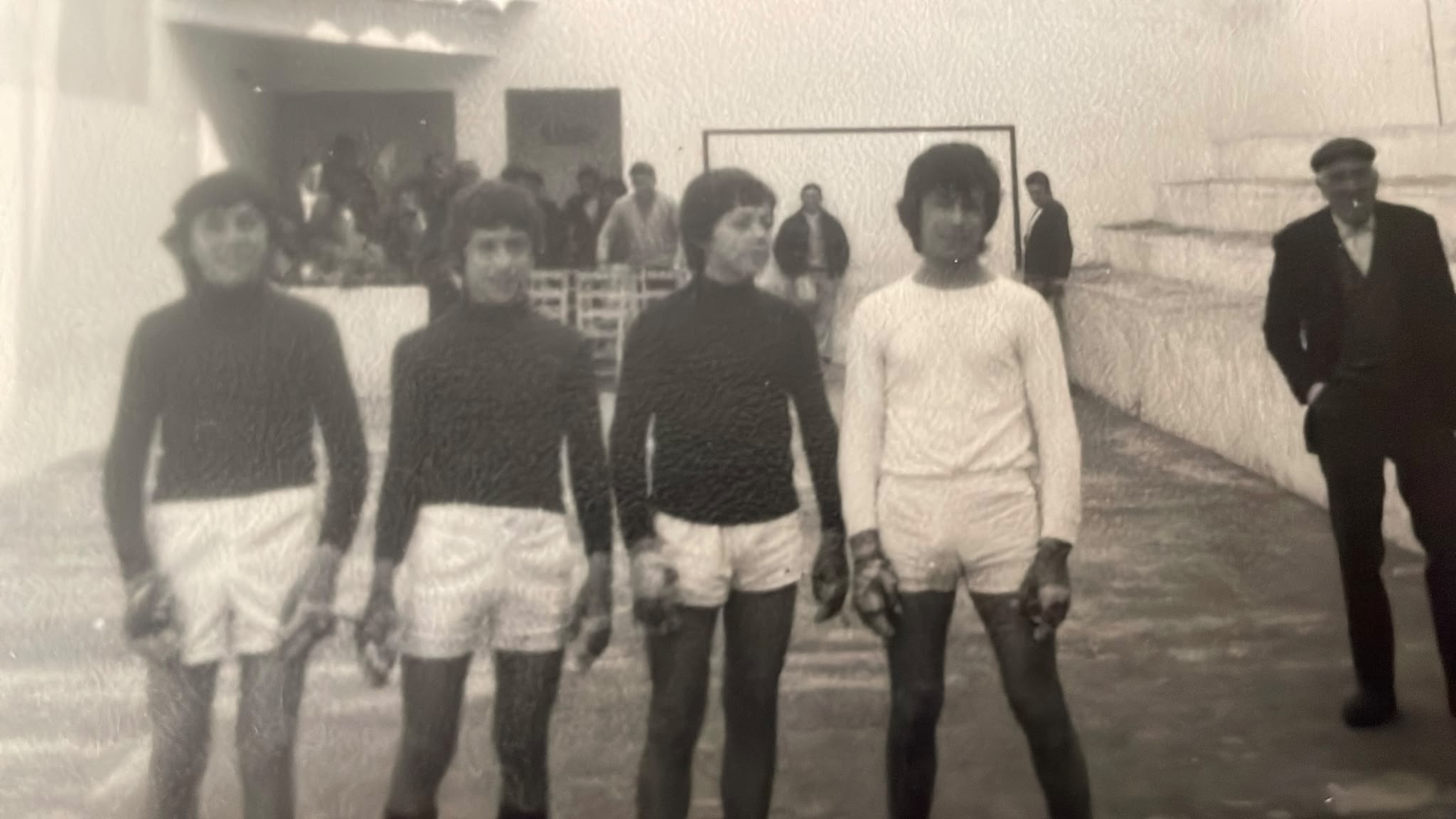 Foto antiga del trinquet: José María del Genovés, Vicente Carpio, el Xoto i Màxim al trinquet